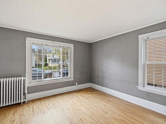 3rd image of 879 Charles Ave