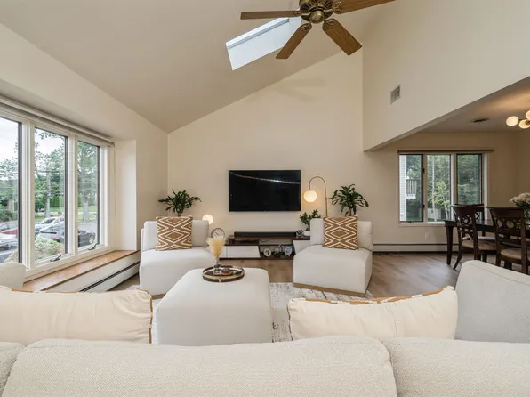 66 Florence Pl, Elmwood Park, NJ 07407