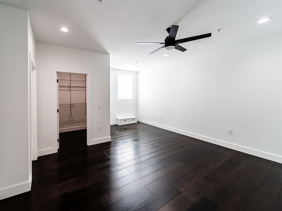 Bedroom with Desk Nook