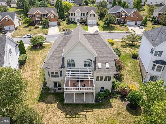 3rd image of 938 Meadow Ct