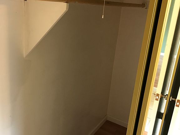 3rd image of 610 23rd St APT 4
