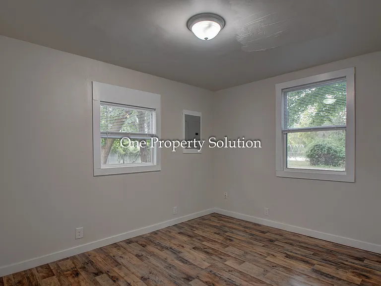 614 N Calumet Ave — Photo 15
