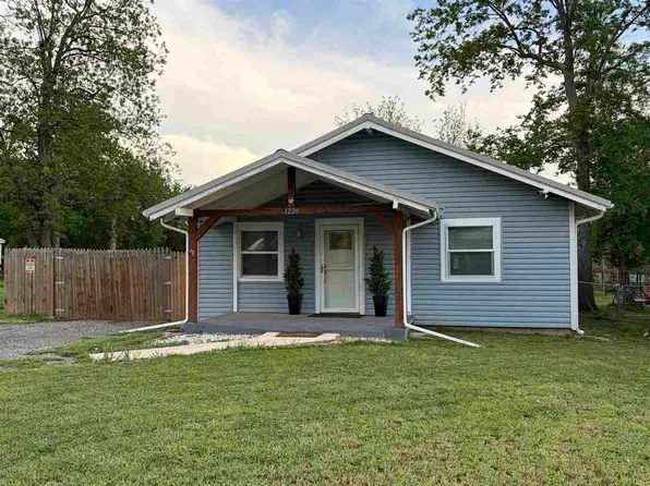 1220 Grove St, Perry, OK 73077