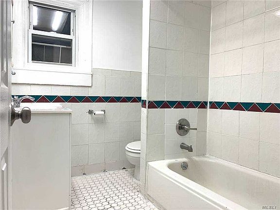 5th image of 16228 75th Ave Floor 2