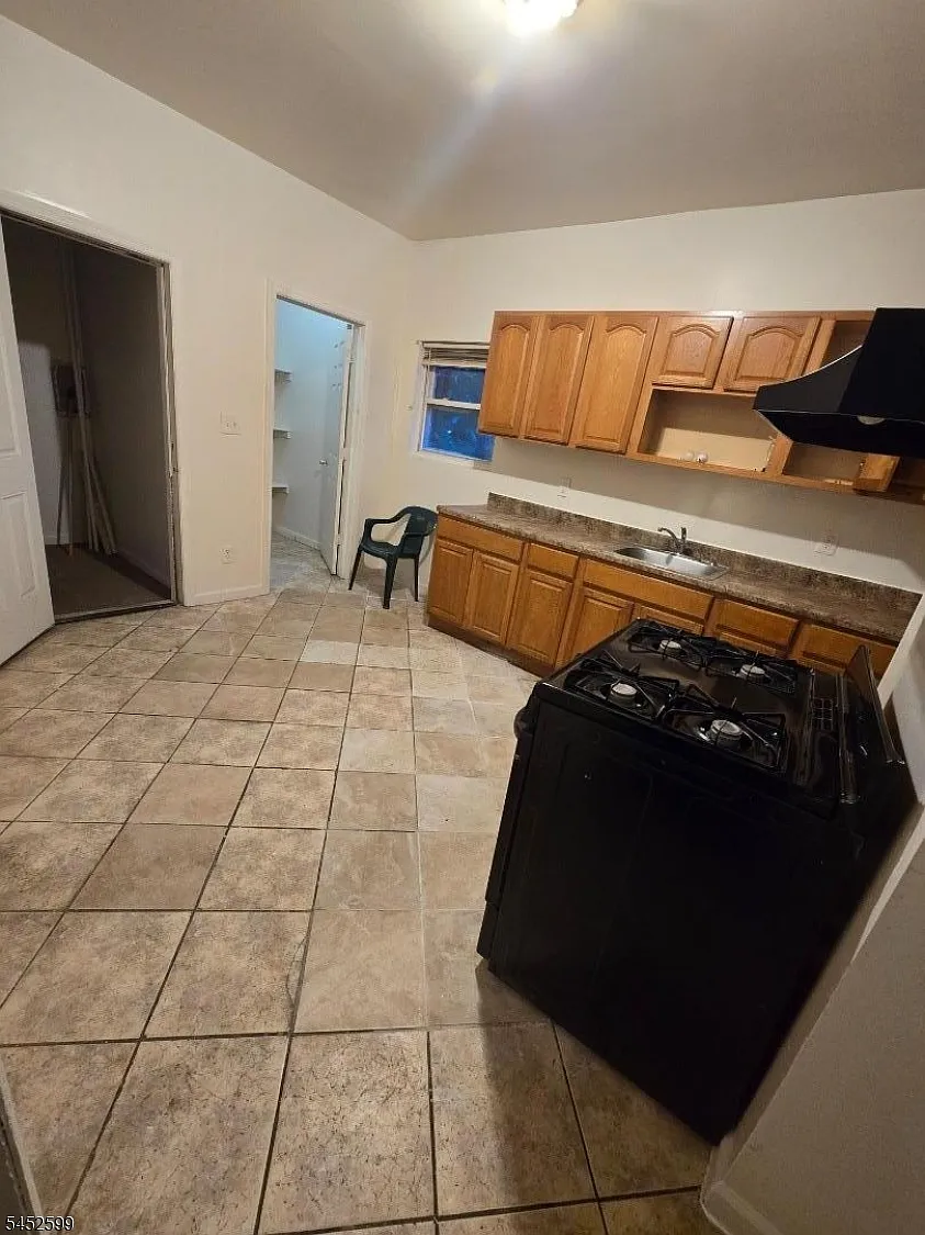 3 bed, 1.0 bath, $2,600 — Photo 1