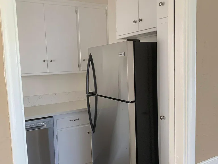 4 1241south Bundy Dr #4 — Photo 13