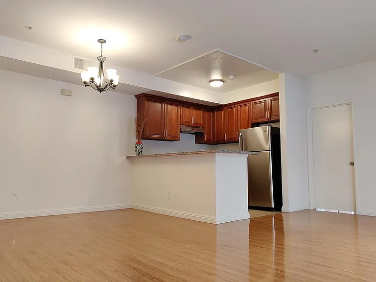 Lanewood Court Apartments — Photo 3