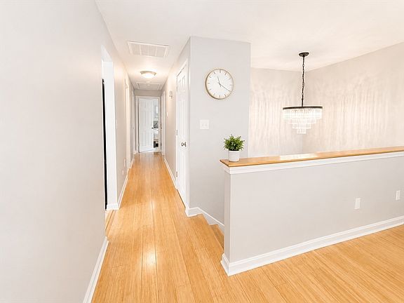 3rd image of 8 Concord Rd