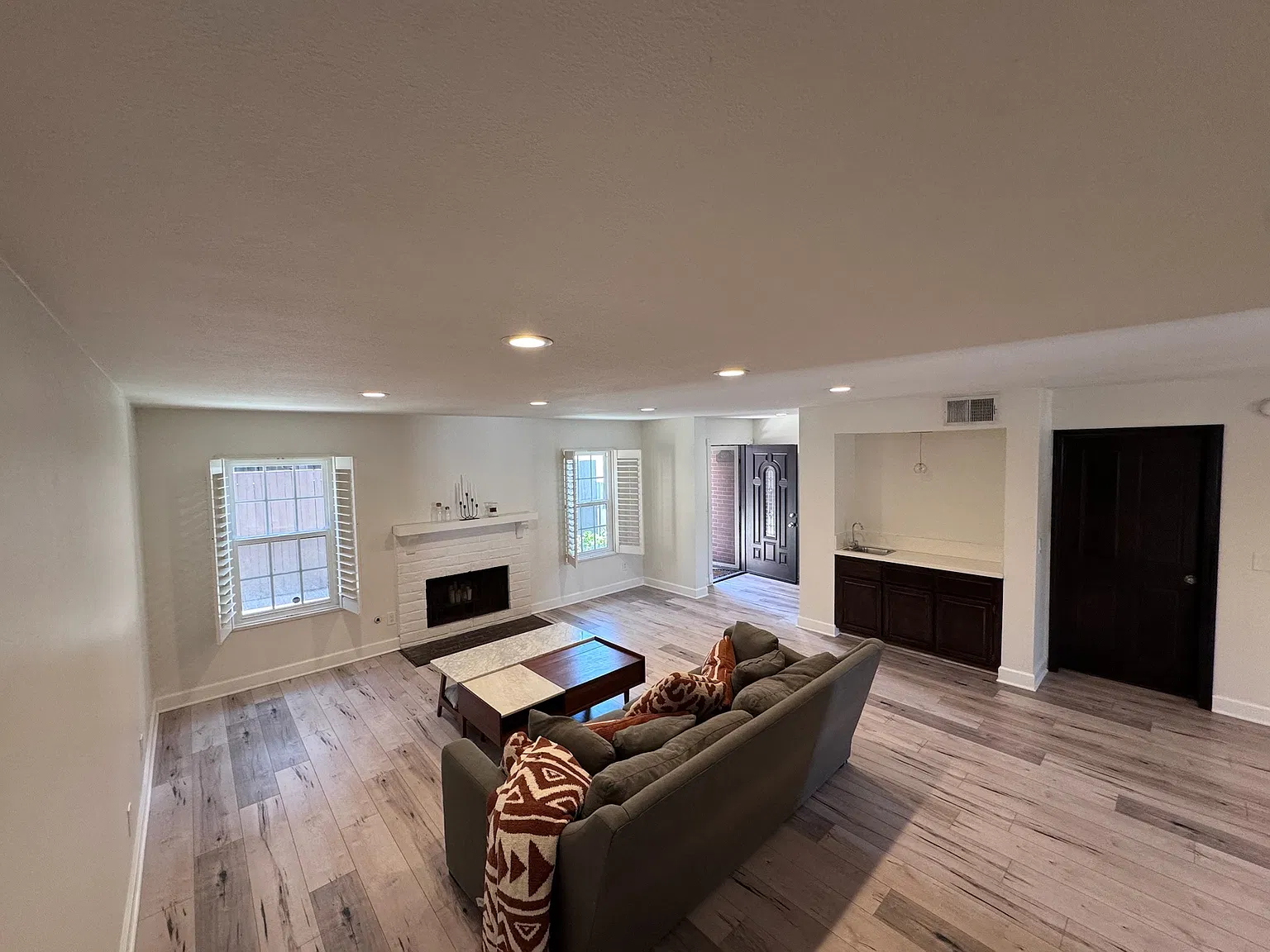 2 bed, 2.5 bath, 1653 sqft, $6,195 — Photo 3