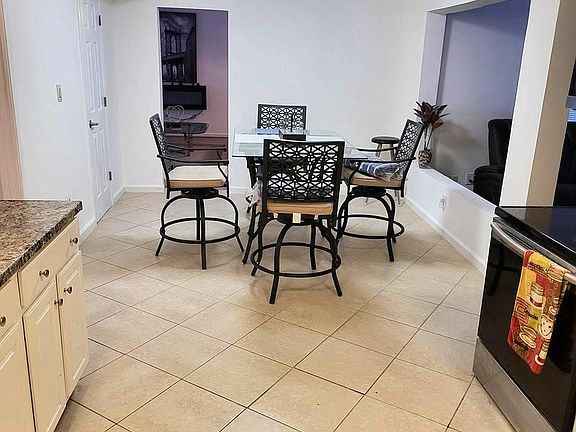4th image of 48 Botany Cir