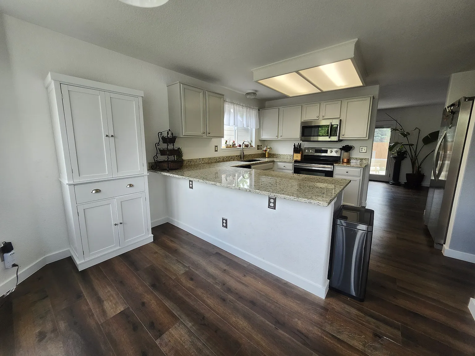 4 bed, 3.5 bath, 2633 sqft, $3,195 — Photo 3
