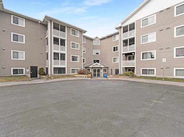 316 Lorry Greenberg Dr #408, Ottawa, ON K1T 2P4