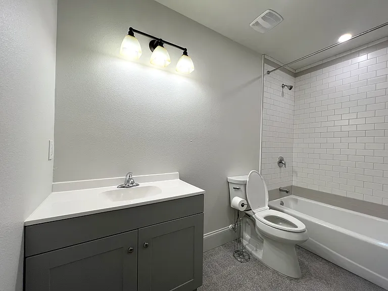 244 E Park Ave #204 — Photo 5