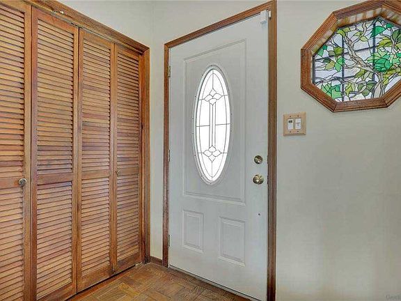 3rd image of 1 Shaker Ct