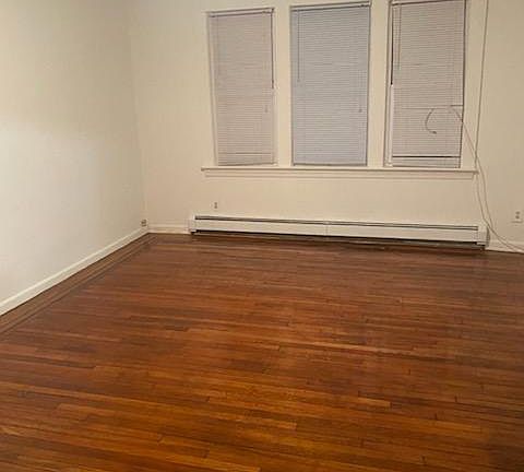 3rd image of 37 Oxford Pl #1B