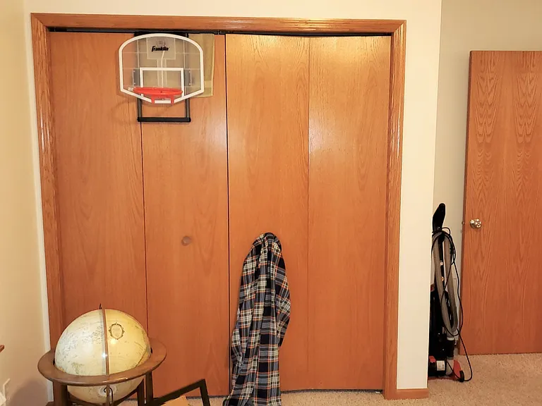 1000 Duchess Dr #10 — Photo 13