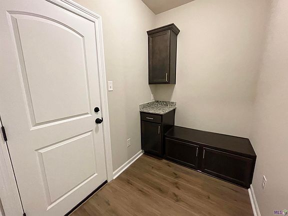 4th image of 23166 Wilton Dr