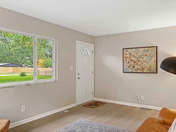 5th image of 9515 E Michigan St