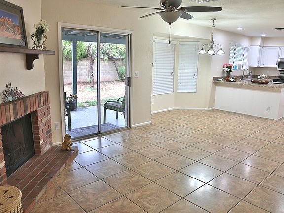 5th image of 2527 E Carmel Ave