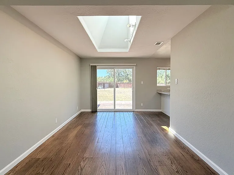 205 Barbara Ct — Photo 20