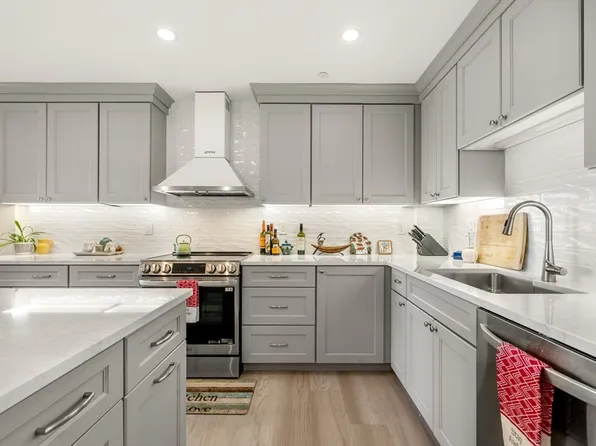 1 Seal Harbor Rd APT 300, Winthrop, MA 02152