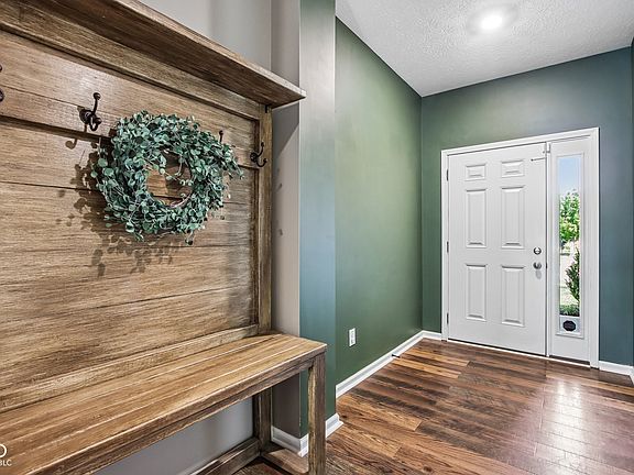 3rd image of 6627 Mayapple Dr