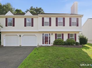 15 Mulberry Ln, Middletown, CT 06457