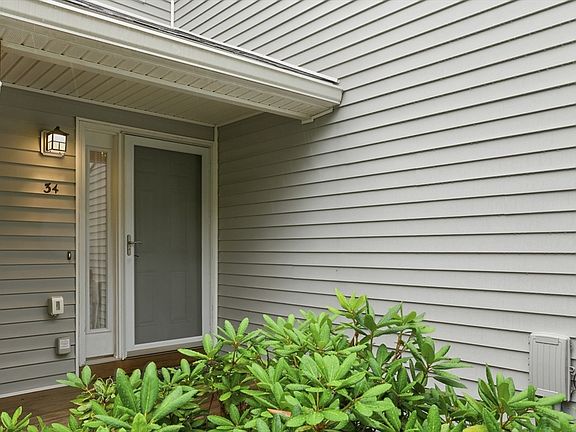3rd image of 34 Mountain Laurel Ln