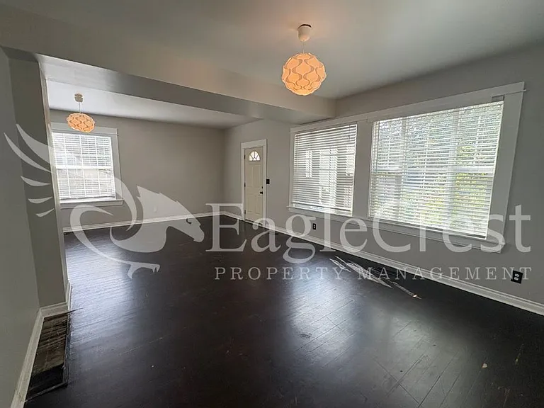 613 Locust St — Photo 8