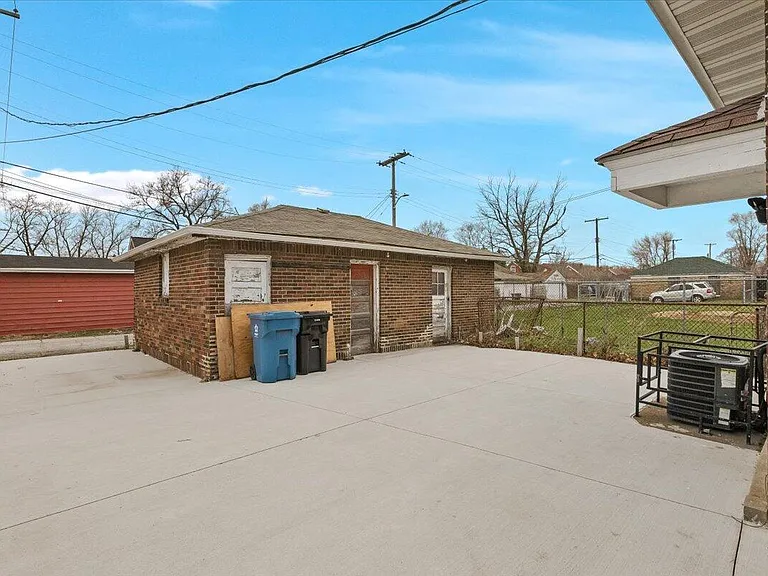 456 Bridge St — Photo 5