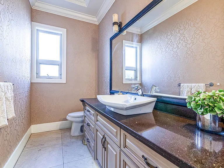 982 W 57th Ave — Photo 15