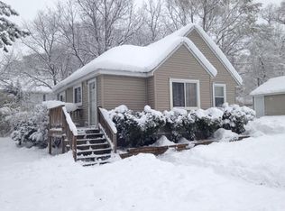 412 Glenwood Ave, McHenry, IL 60051