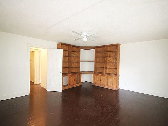 3rd image of 2332 NW 22nd St