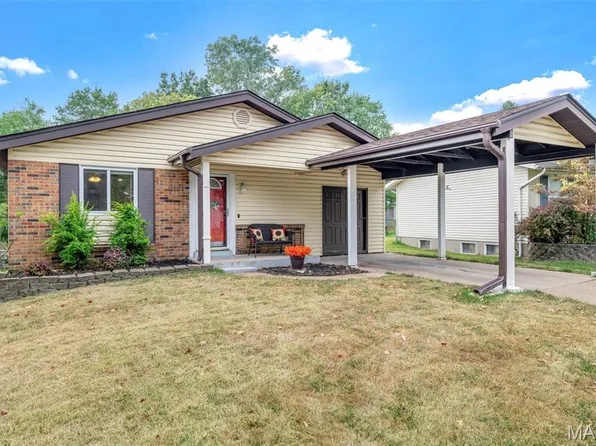 2620 Lindsay Ln, Florissant, MO 63031