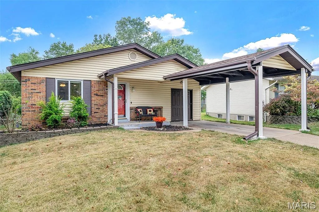 2620 Lindsay Ln photo 1
