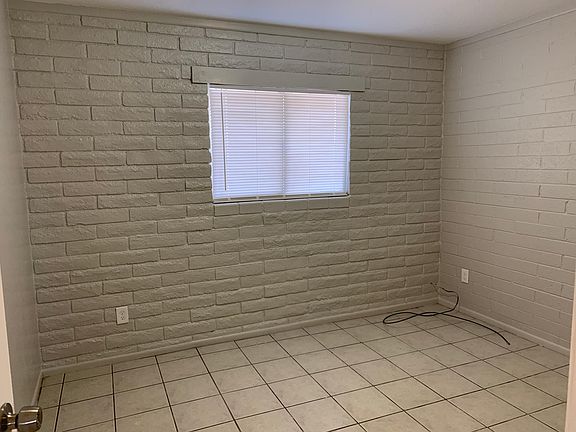 4th image of 415 W 10th St #6
