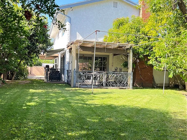 6251 Chimineas Ave — Photo 32