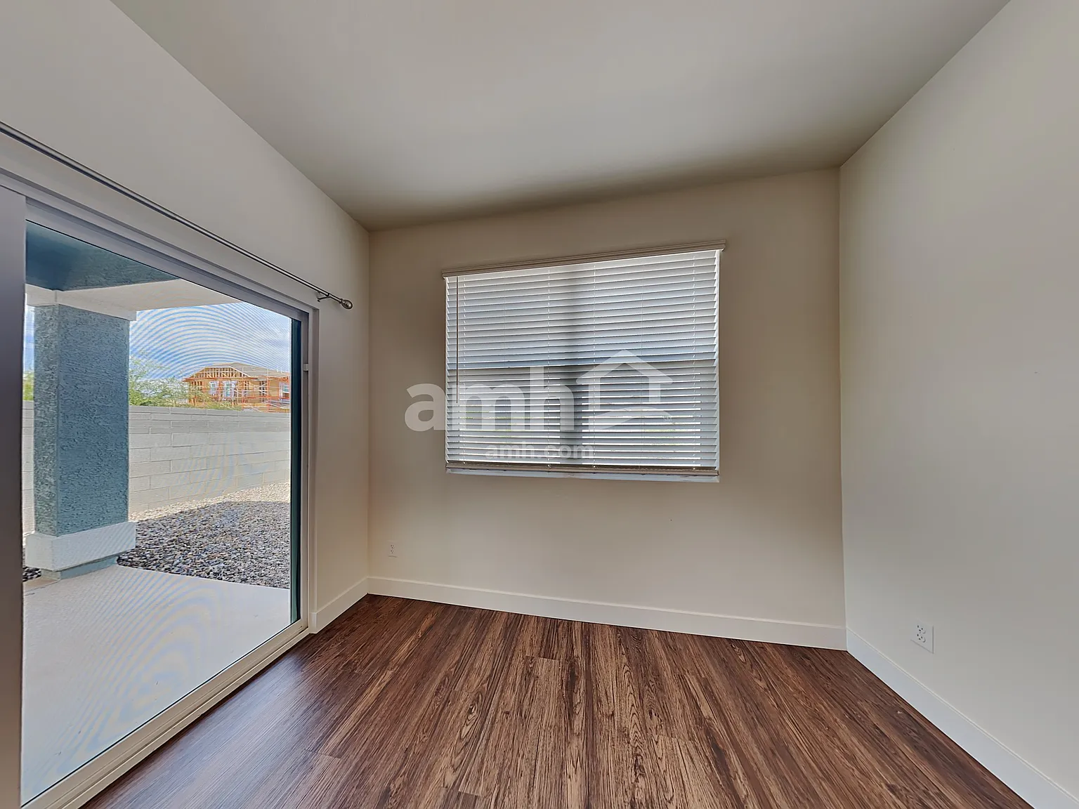 3 bed, 2.0 bath, 1432 sqft, $2,270 — Photo 4