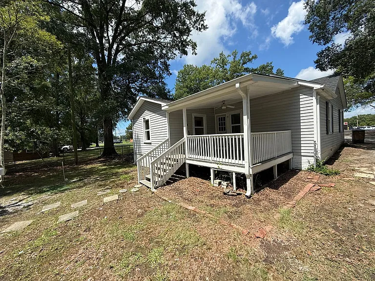 317 W Main St — Photo 2