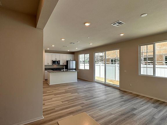 5th image of 40614 Melrose Dr