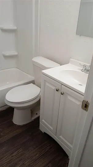 1102 E Lamar St #A — Photo 11