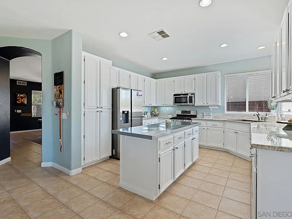 3rd image of 4990 El Mirlo Dr