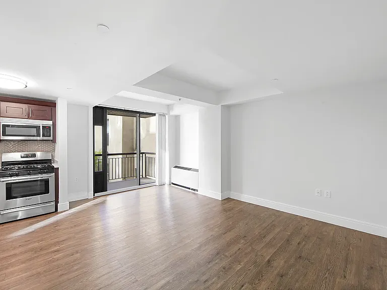 354 E 91st St #601 — Photo 2