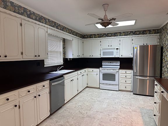 4th image of 1220 N Neblett St