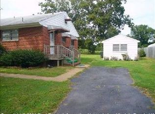 569 Old Point Ave, Hampton, VA 23663