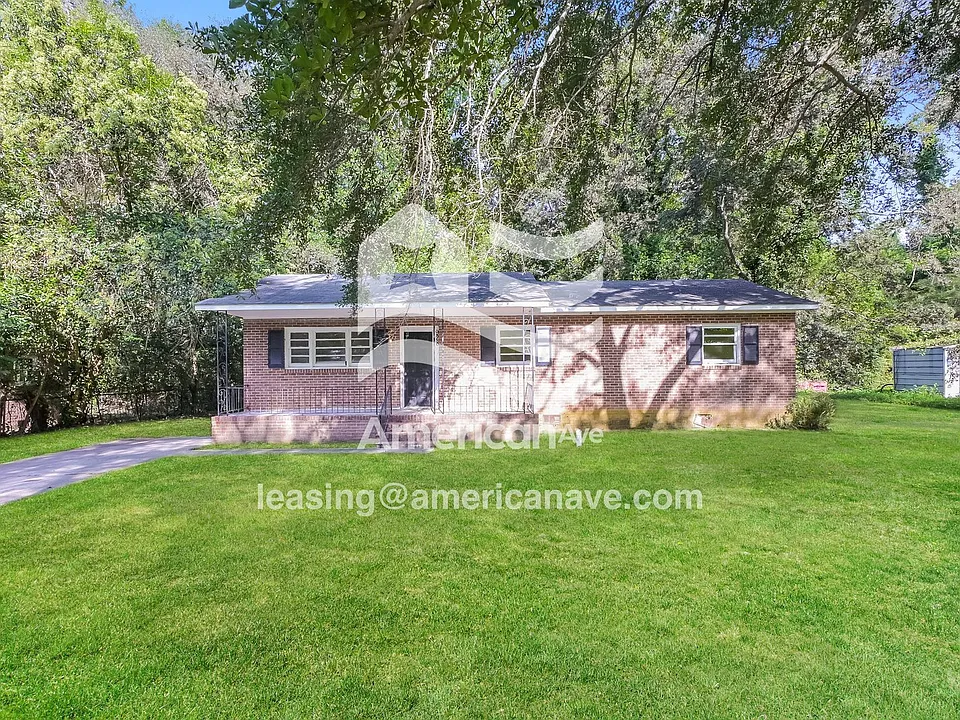 928 Perry Dr