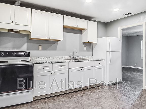 5th image of 2215 Riverview Dr #D