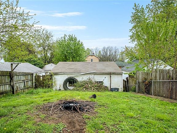 4th image of 1720 Gondert Ave