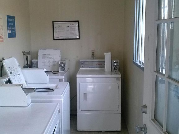 4th image of 13935 Kornblum Ave APT 3