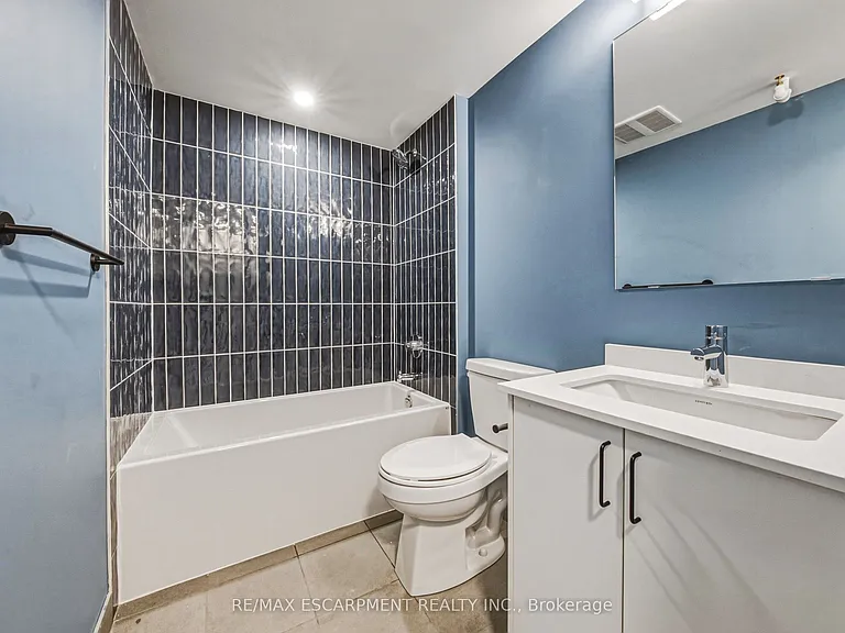 325 James St S #206 — Photo 3